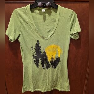 Green Soul Flower Forest T-shirt. Sz Small